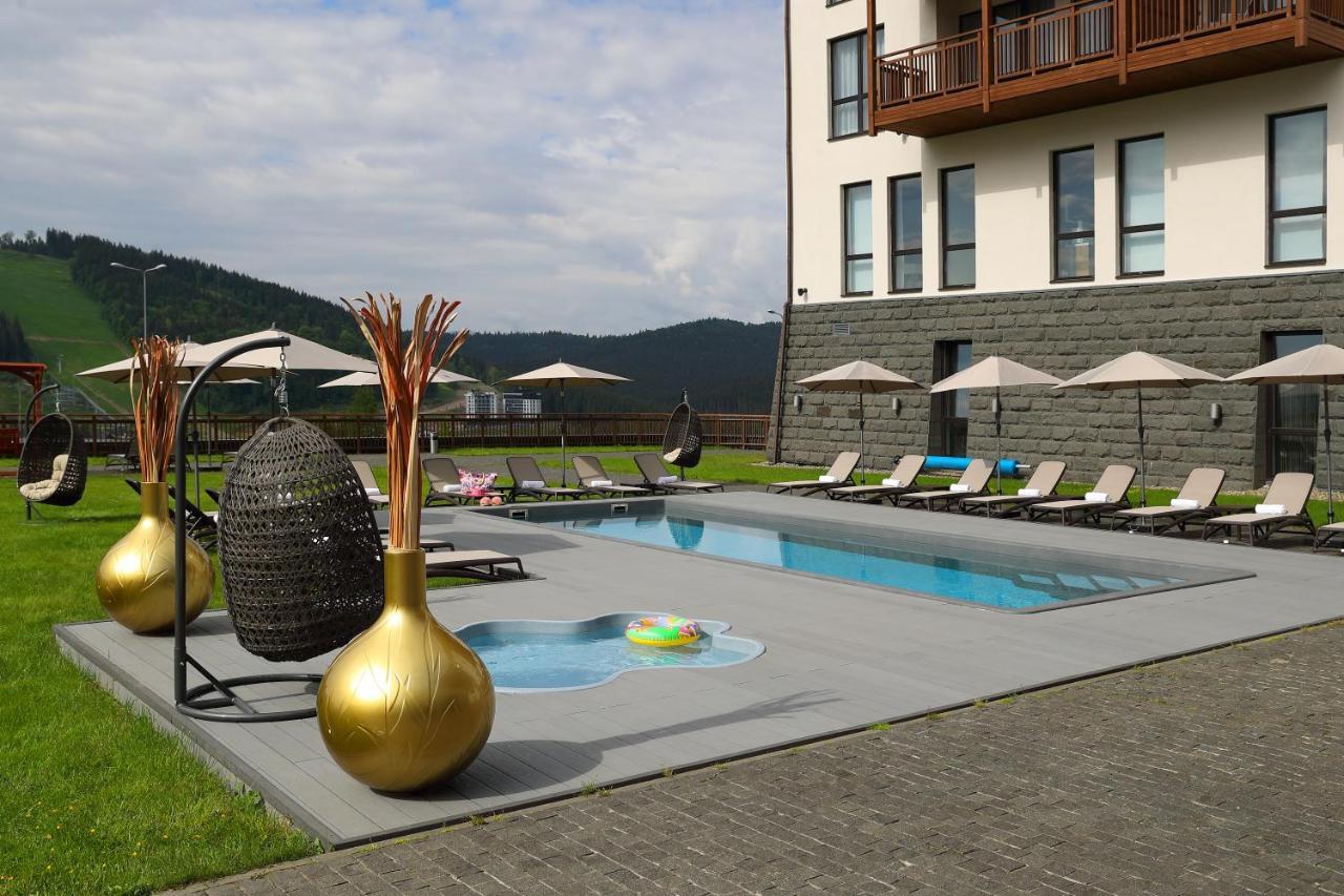 Radisson Blu Resort バコヴェル エクステリア 写真 Outdoor pool at the hotel